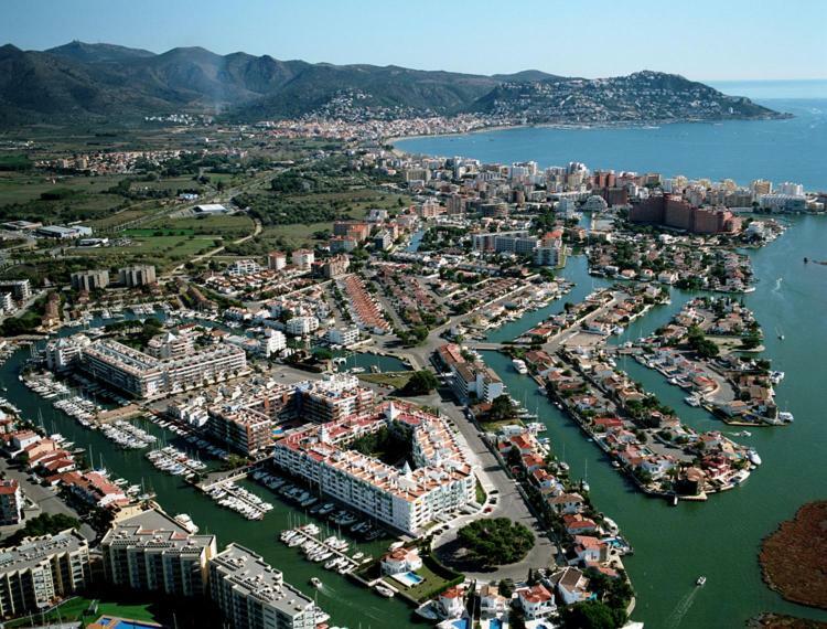 Holidays Penthouse Vues Panoramiques Sur Le Port Naval,Un Sejour Elegant Assure " Wifi Parquing Gratuit Rosas Exterior foto