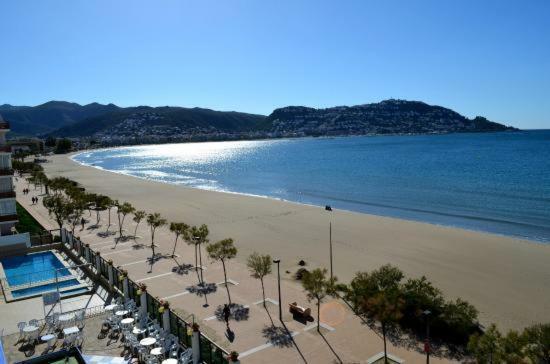 Holidays Penthouse Vues Panoramiques Sur Le Port Naval,Un Sejour Elegant Assure " Wifi Parquing Gratuit Rosas Exterior foto